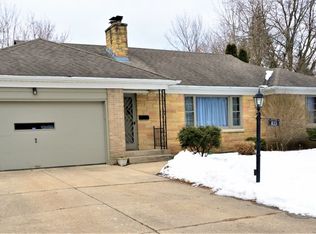 833 Green Meadow Ave, Rockford, IL 61107