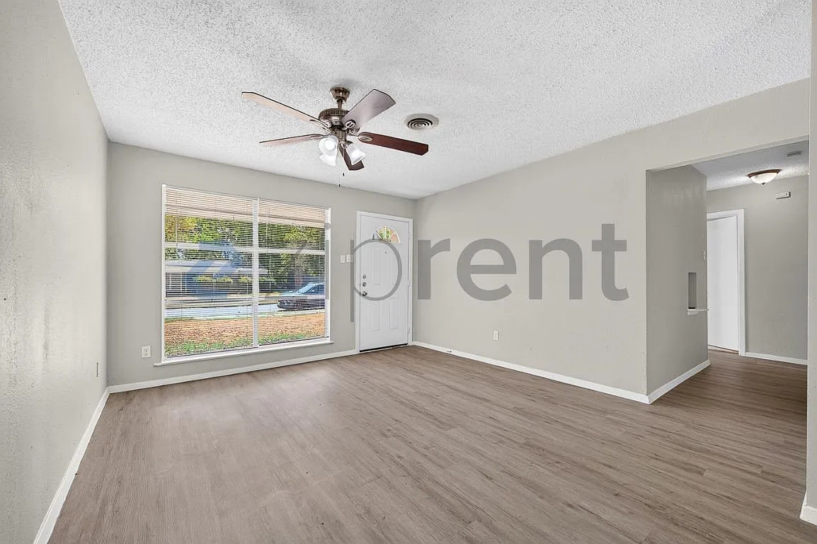 4 bed, 2.5 bath, 1320 sqft, $2,100 — Photo 3