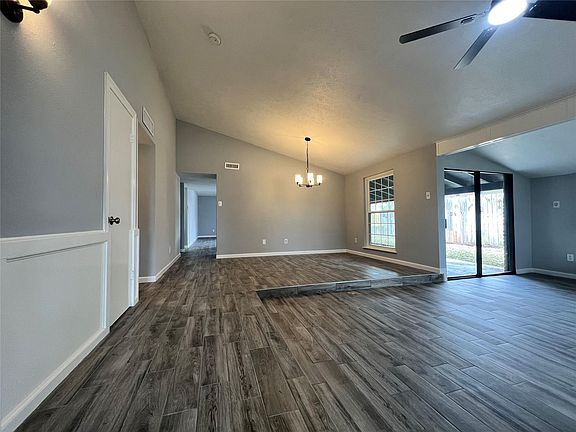 5th image of 3910 Lost Oak Dr