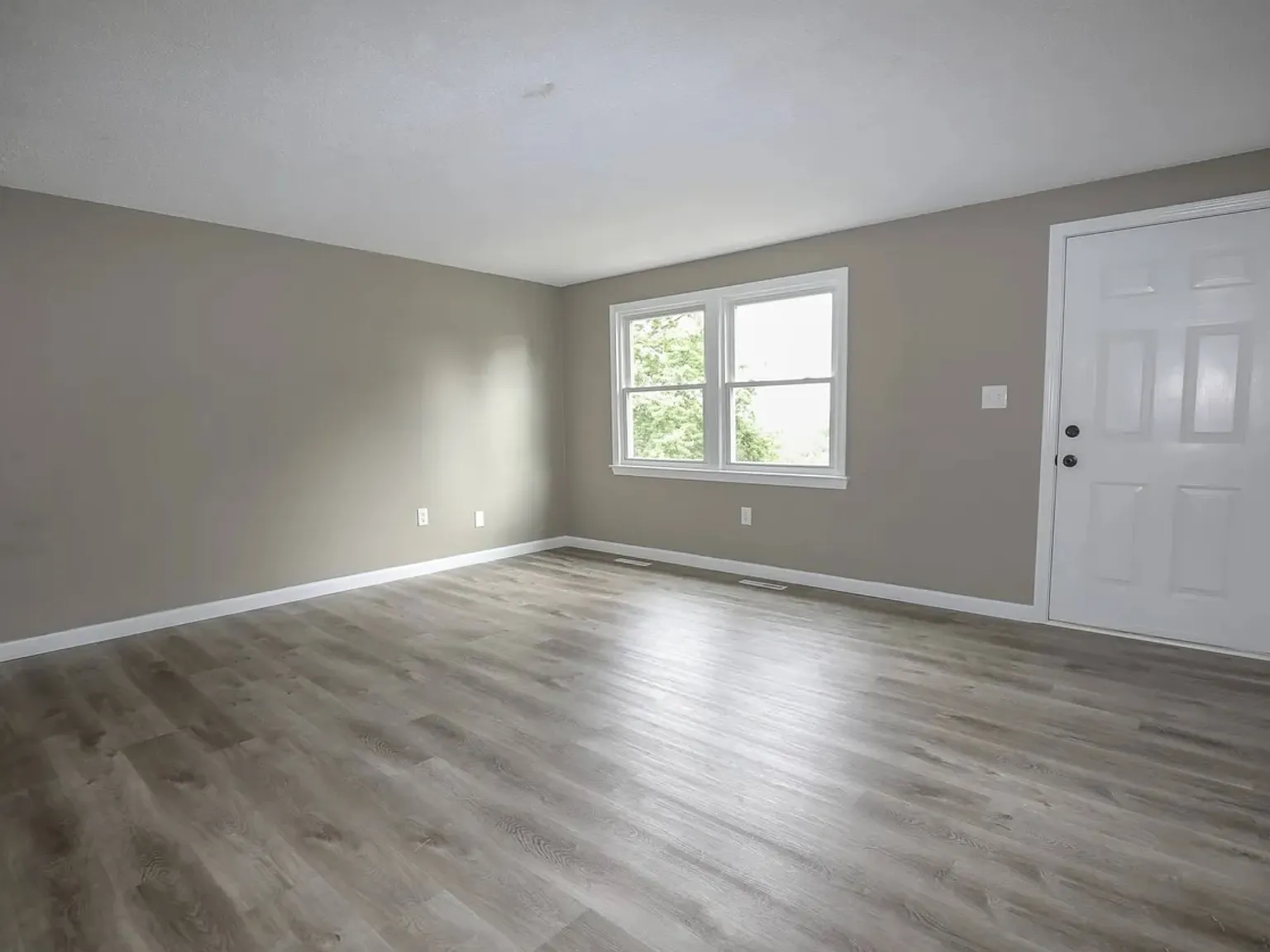 2 bed, 1.5 bath, 1268 sqft, $2,700 — Photo 3