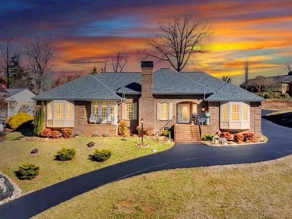 1511 Lakeview Trl, Martinsville, VA 24112