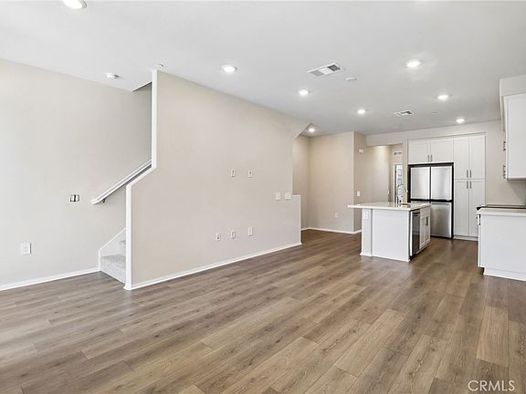 3rd image of 567 Toledo Way