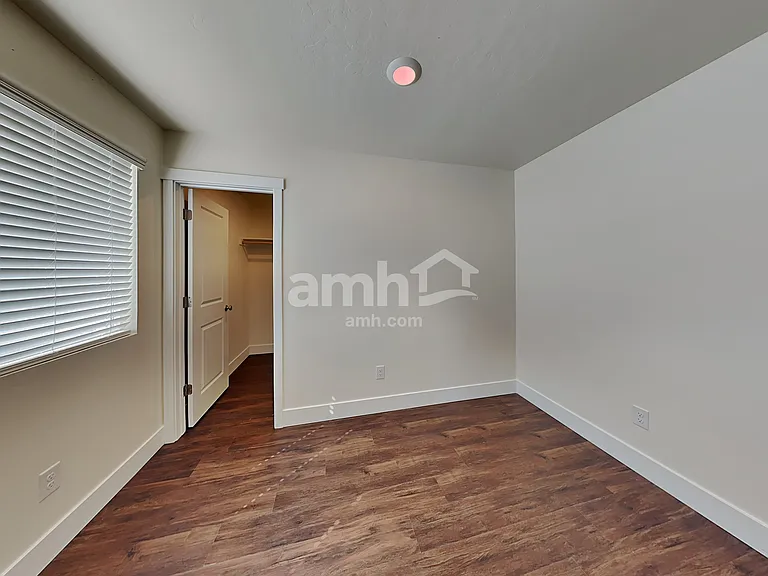 1422 N Barkvine Ave — Photo 20