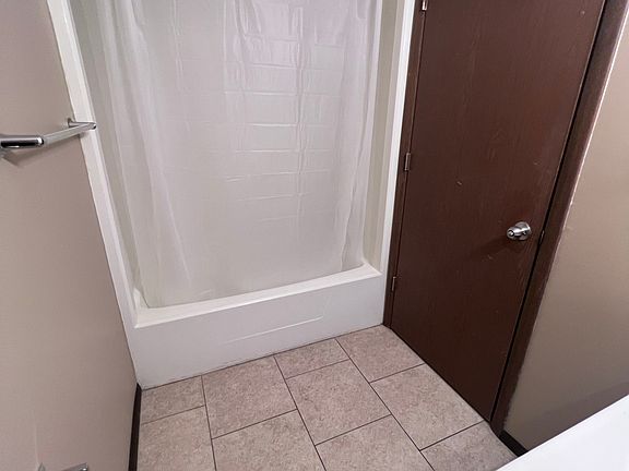 2nd image of 1824 Knox St #10