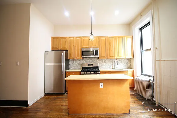 Rented by Grand & Co. | media 31