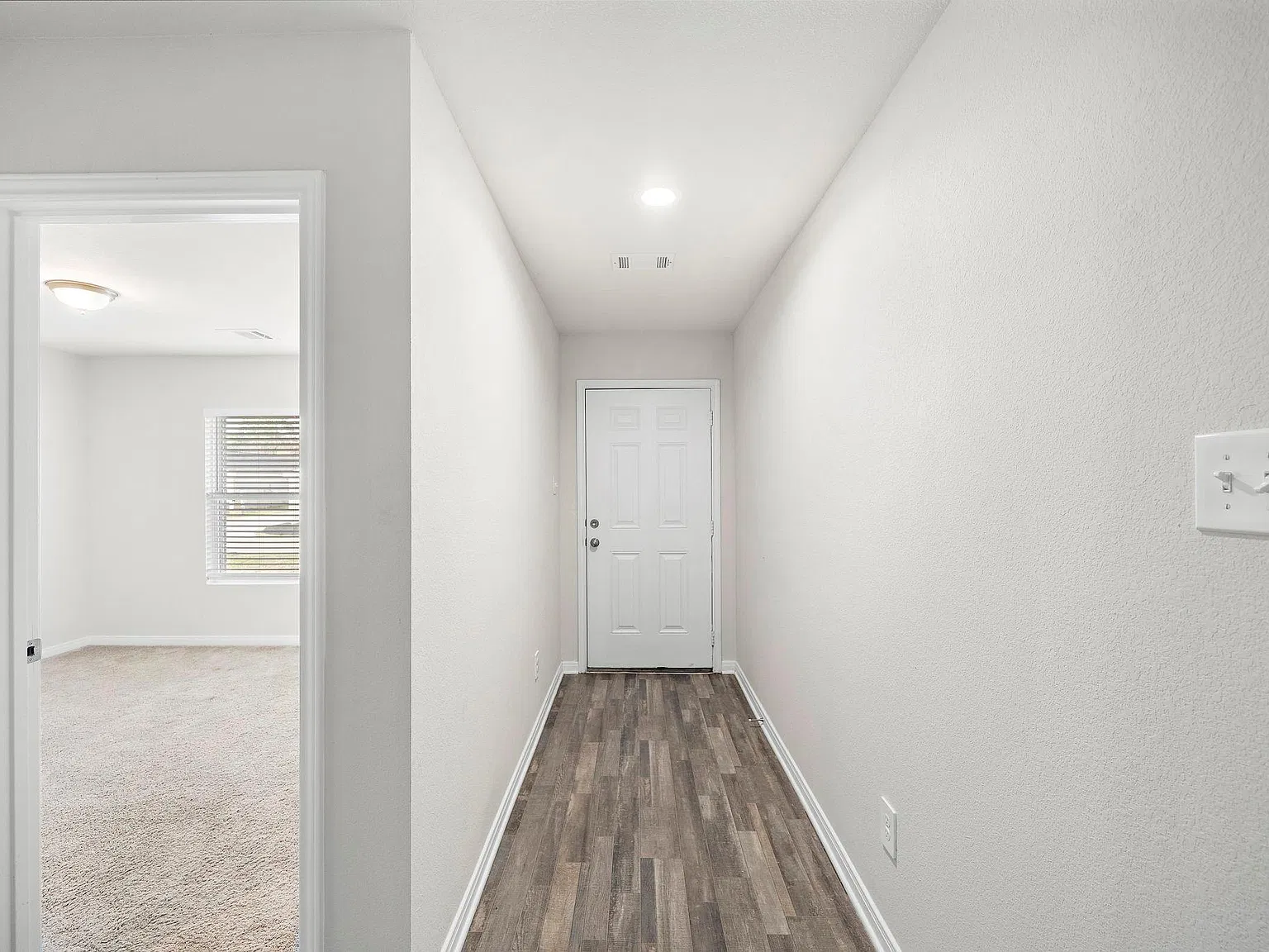 4 bed, 2.0 bath, 1646 sqft, $1,599 — Photo 2