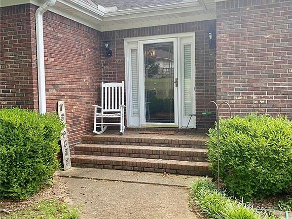 3rd image of 3413 Rockford Dr