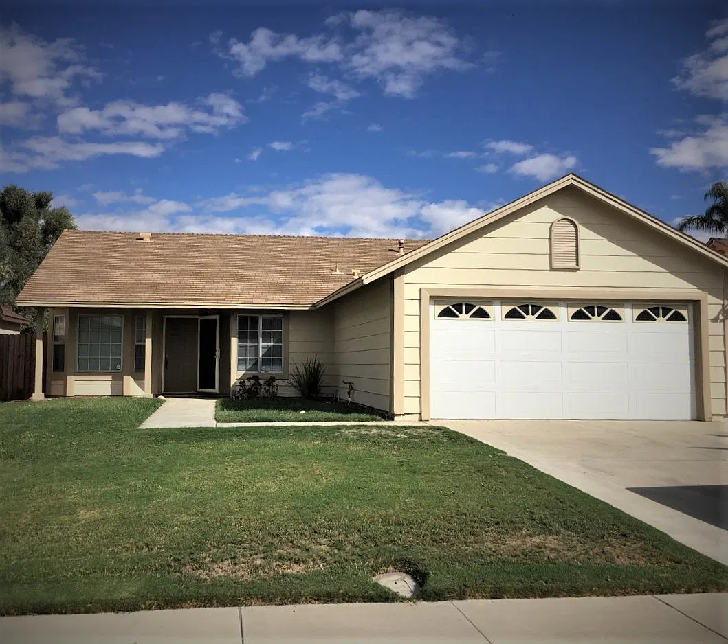 Spacious 3 bed & 2 bath Home located in nice quiet neighborhood — Photo 1