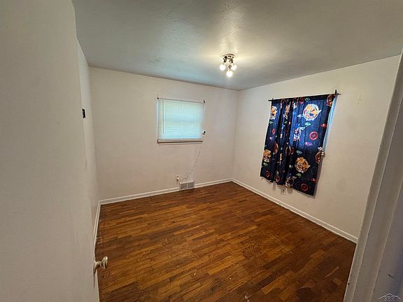 3rd image of 4015 Hess Ave