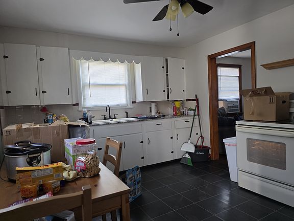 5th image of 204 Hall St