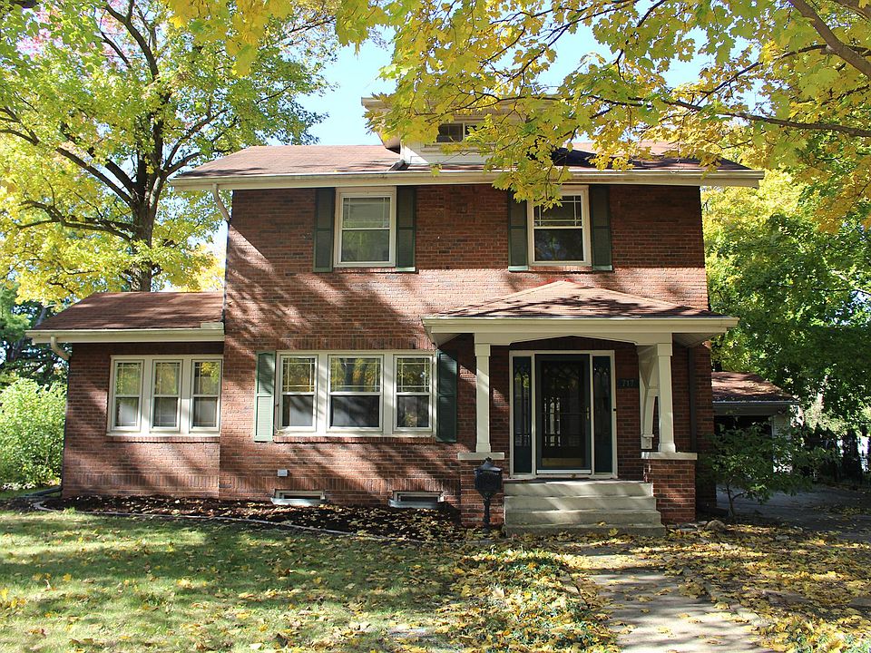Beautiful 2-Story Single-Family Home Steps from Uptown Normal