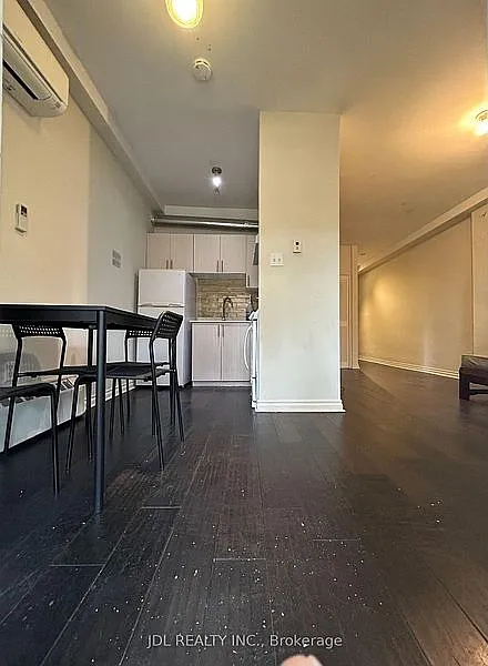1 bed, 300 sqft, $1,949 — Photo 4