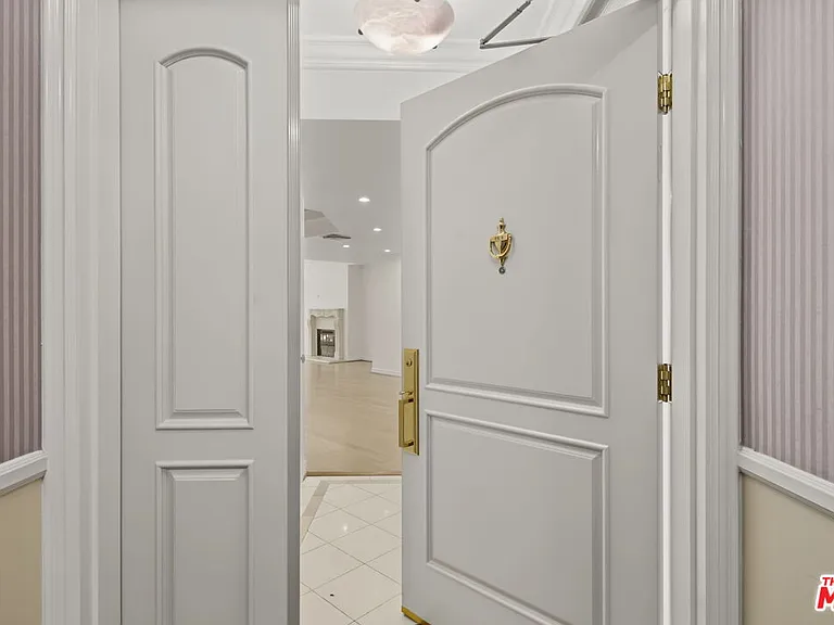 430 N Oakhurst Dr #Penthouse 406 — Photo 3