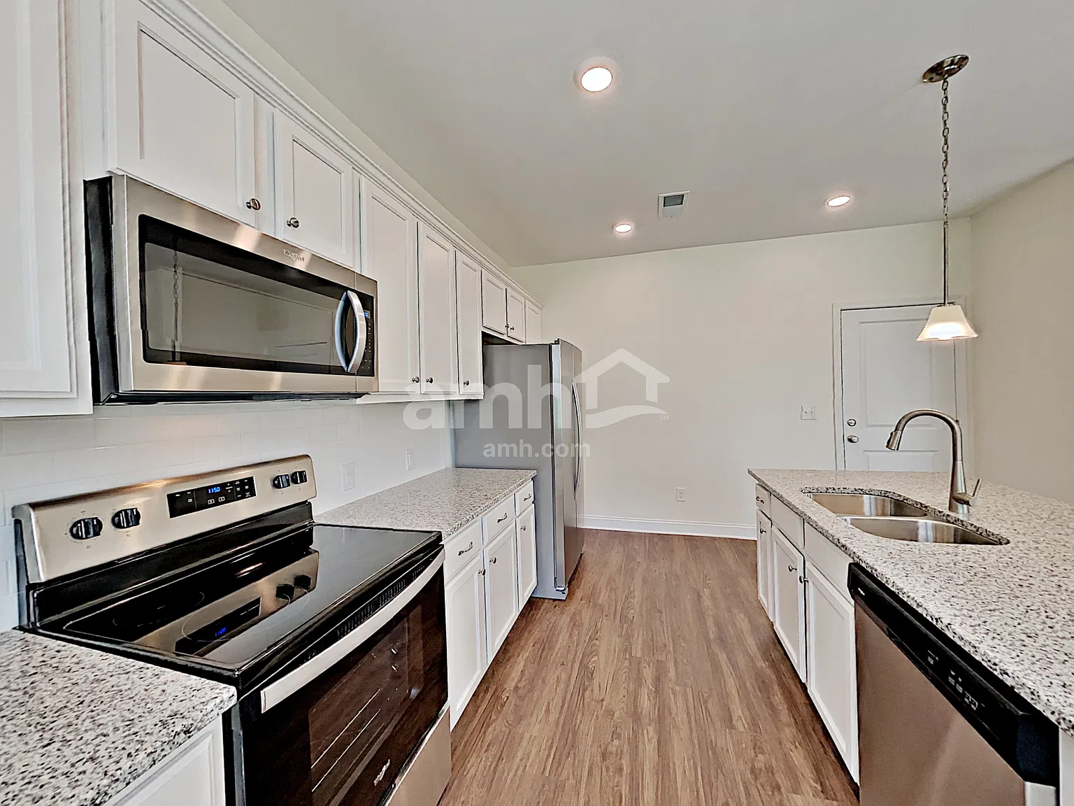 3 bed, 2.5 bath, 1894 sqft, $2,555 — Photo 3