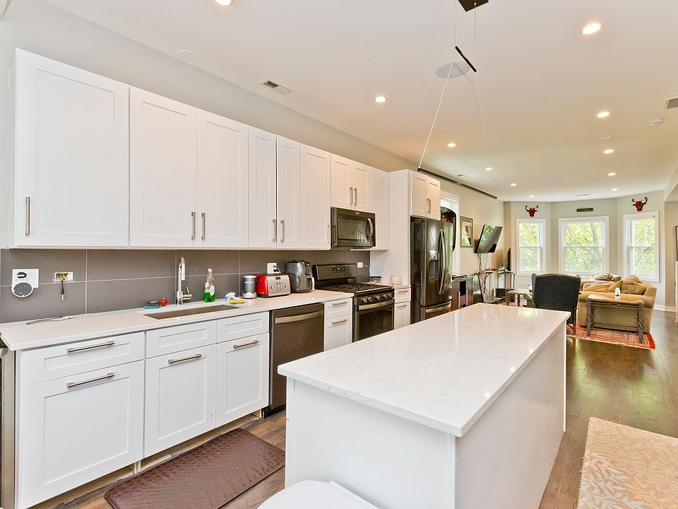 1st image of 2048 W Melrose St #3