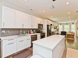 2048 W Melrose St #3, Chicago, IL 60618