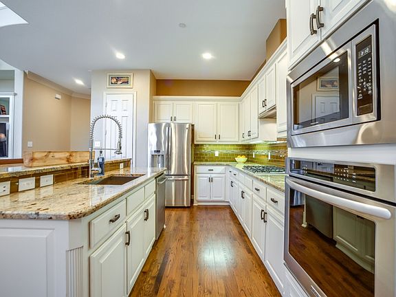 5th image of 2451 Greymoore Dr