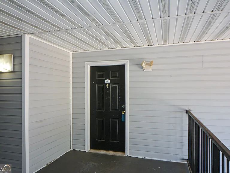 7302 Fairington Village Dr — Photo 6