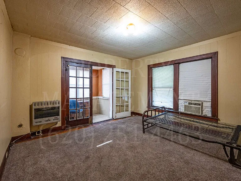 405 W 5th St #9 — Photo 8