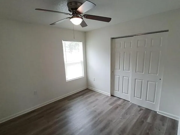 618 Hannah St — Photo 16