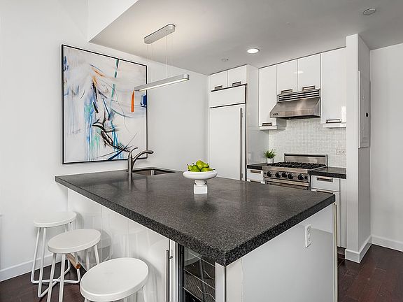 5th image of 261 W 28th St APT 8F