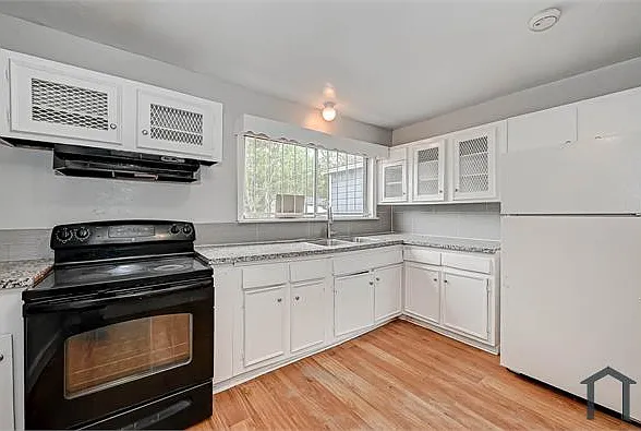 4203 Tavenor Ln — Photo 5