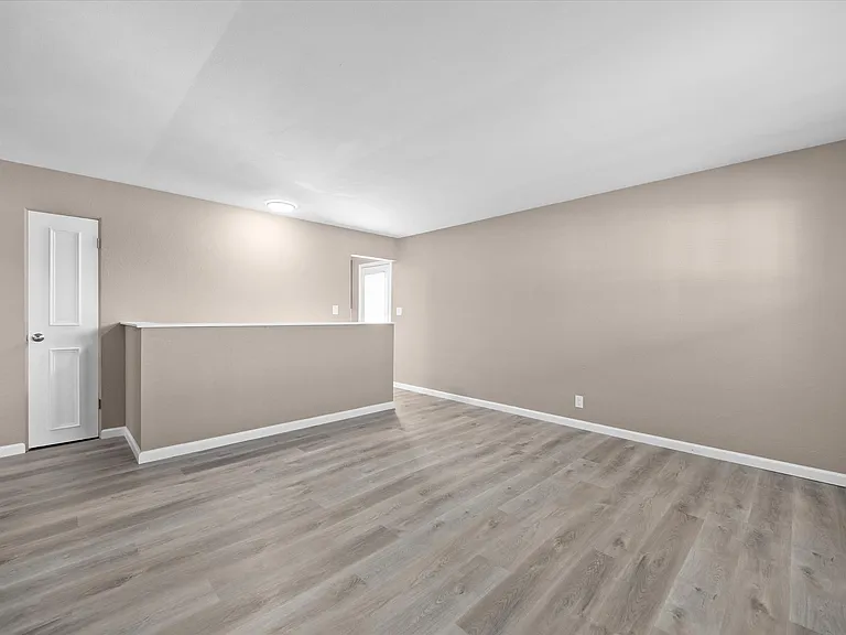 6 Manor Dr #2 — Photo 3