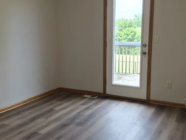 2nd Bedroom w/ Deck Access