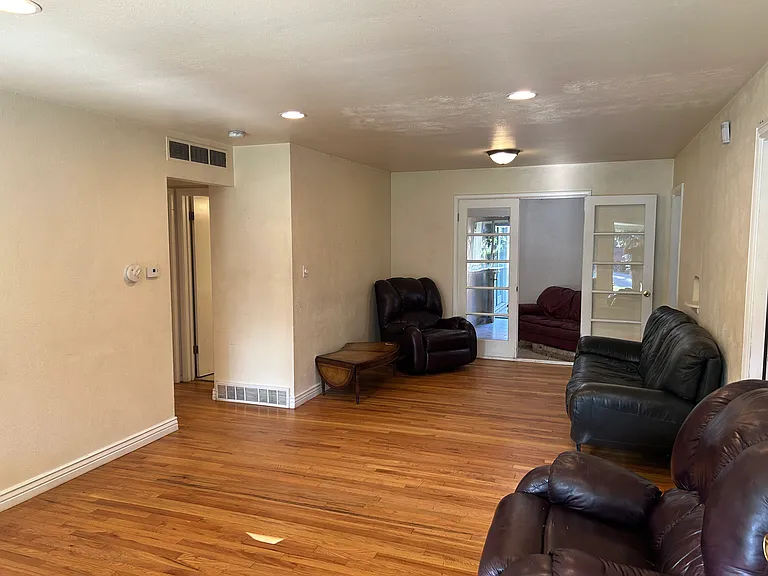 952 Pioneer Ave — Photo 4