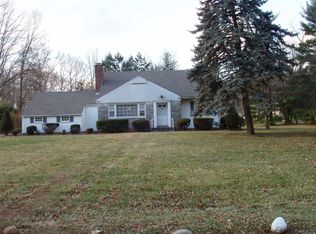 5 Dorset Rd, Colonia, NJ 07067