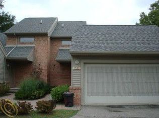 1553 Oakshade Dr #1, Walled Lake, MI 48390