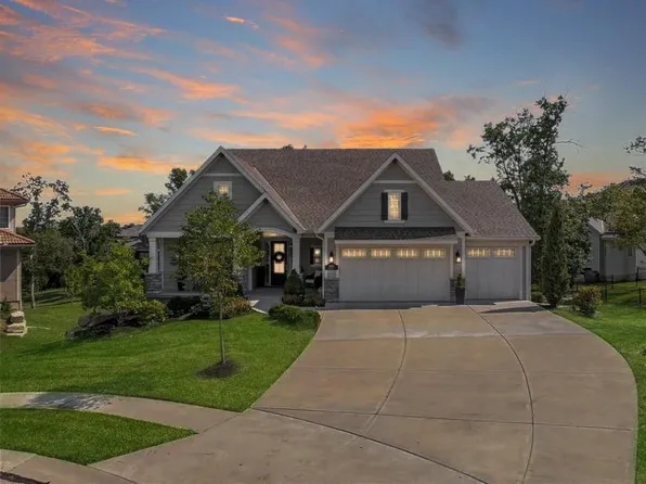 9259 Deer Run St, Lenexa, KS 66220