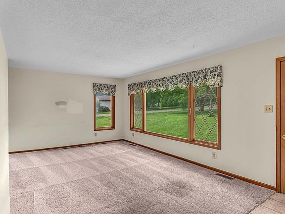 3rd image of 4101 NW Pocahontas Dr