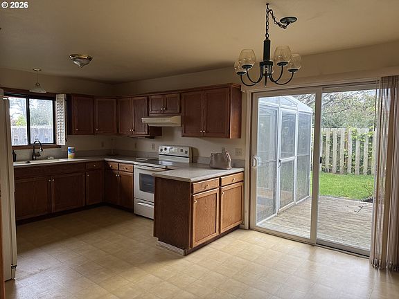 4th image of 870 12th St SW
