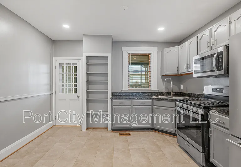 1465 Stevenson St — Photo 7