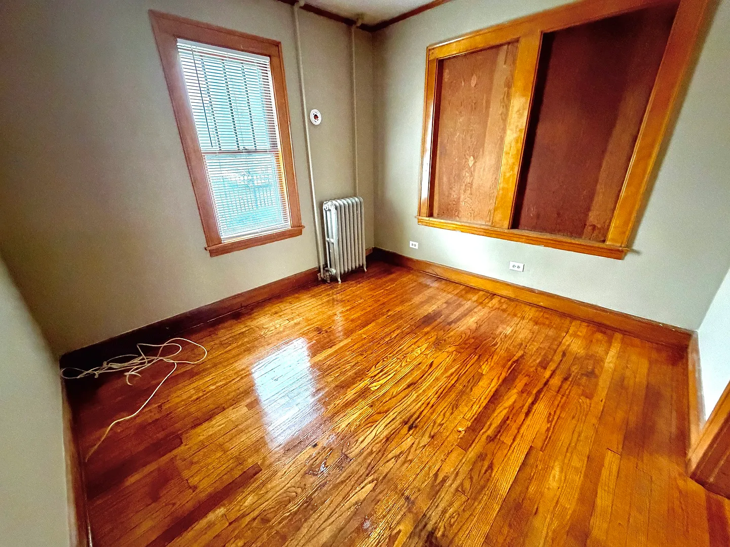 5 bed, 2400 sqft, $3,300 — Photo 4