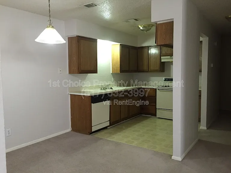 7704 Jennifer Ln — Photo 3