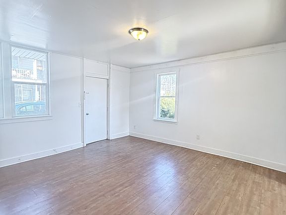 5th image of 110 E Market St #7