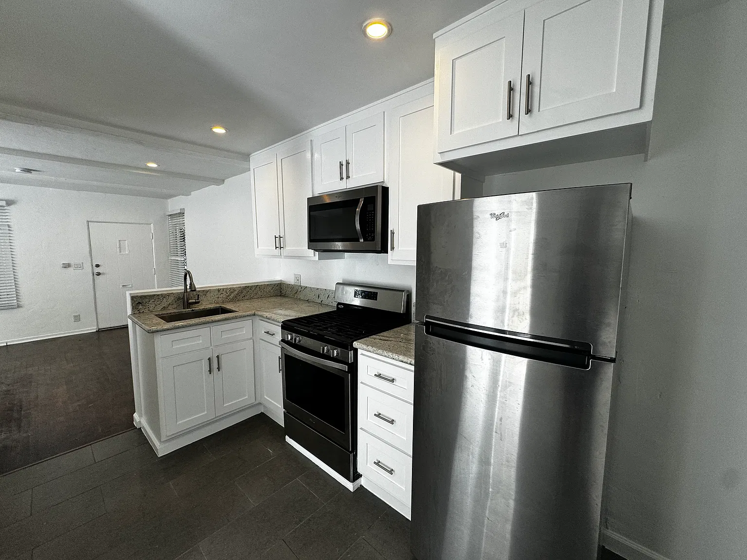 Studio, 575 sqft, $2,195 — Photo 4