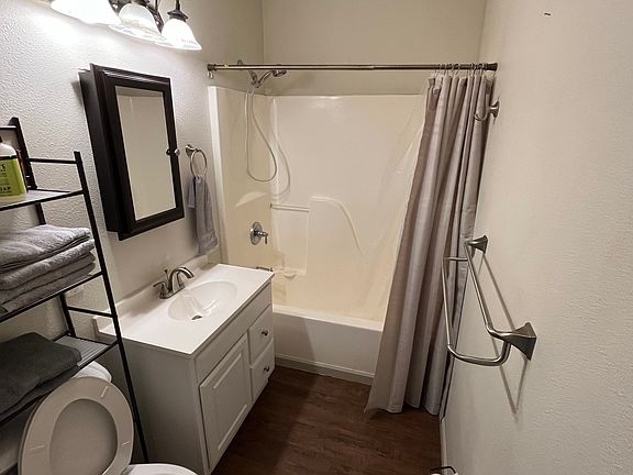 Shared bathroom with room A & B