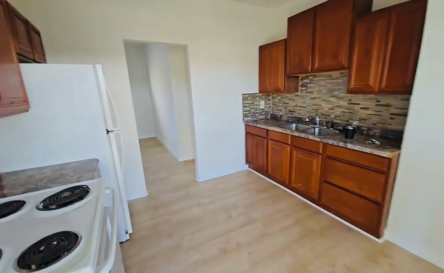 2 bed, 800 sqft, $1,650 — Photo 2