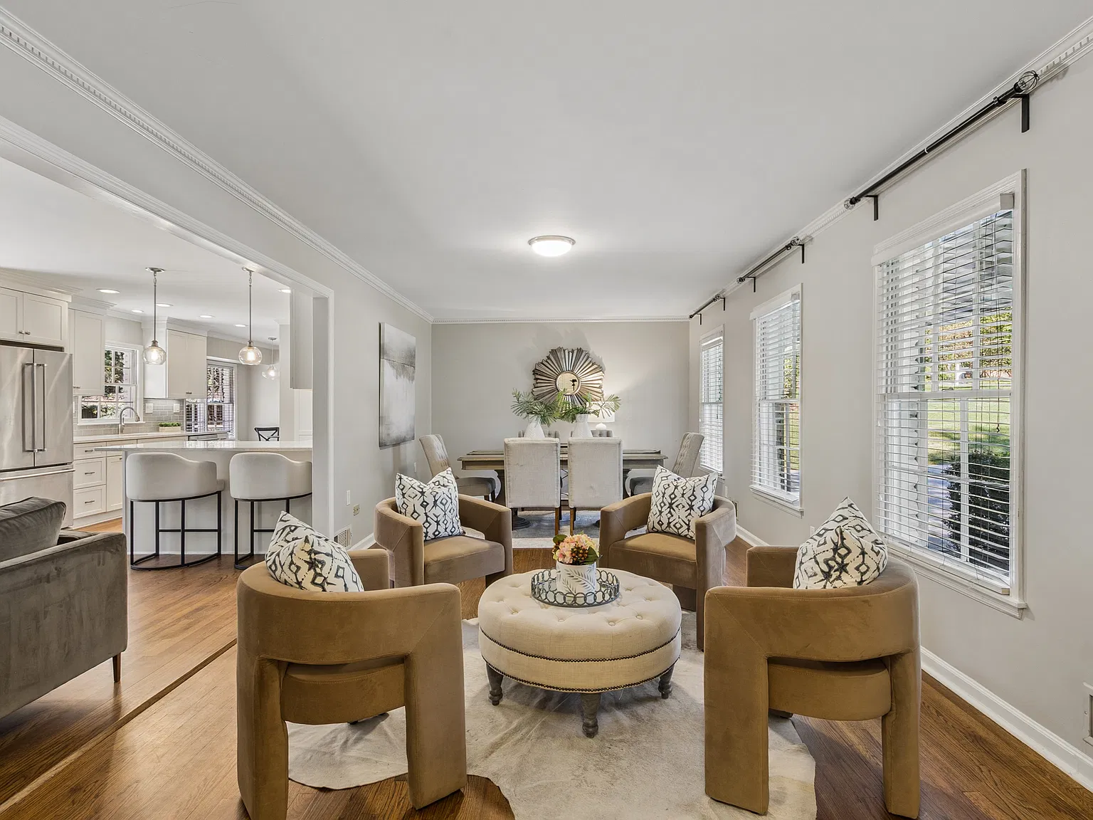 4 bed, 2436 sqft, $4,000 — Photo 3