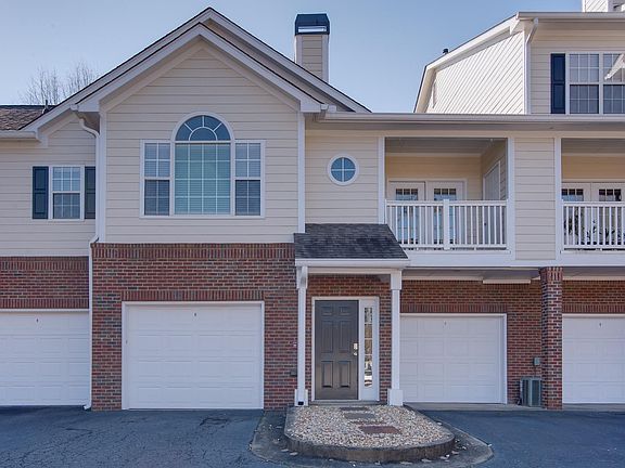 2nd image of 904 Spring Heights Ln SE