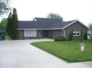 1105 Crestview Dr, Angola, IN