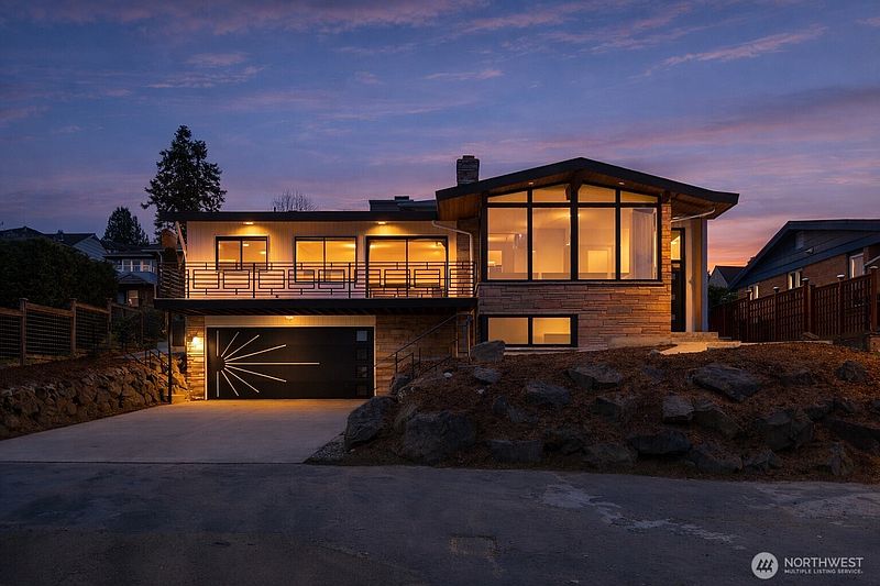 2nd image of 2425 NW Blue Ridge Drive