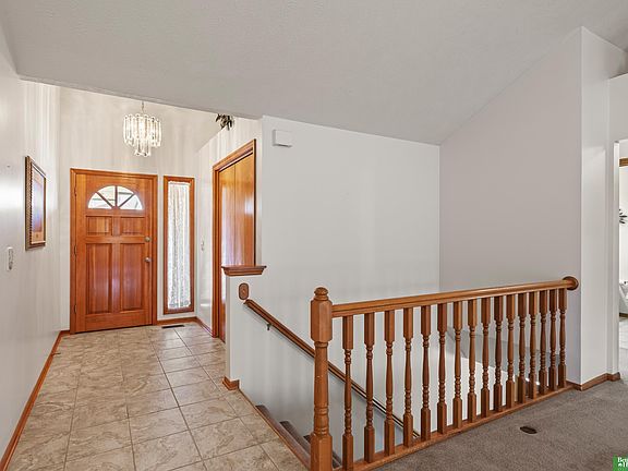 4th image of 17139 L St