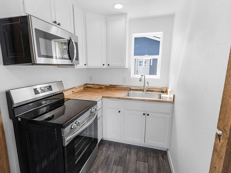 152 Pleasant Valley Rd — Photo 3