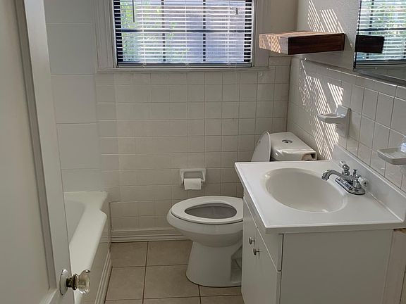 2nd image of 1213 Shady Ln