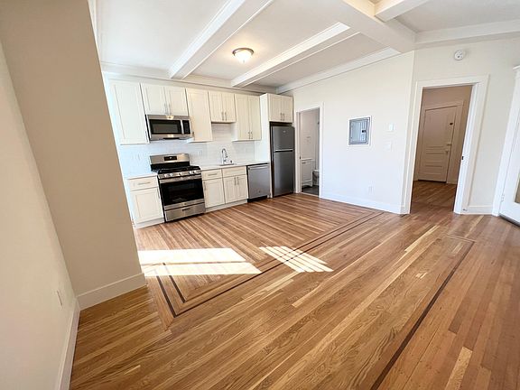 3rd image of 961 Pine St APT 11