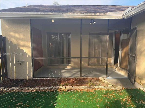 819 NE 214th Ln APT 1